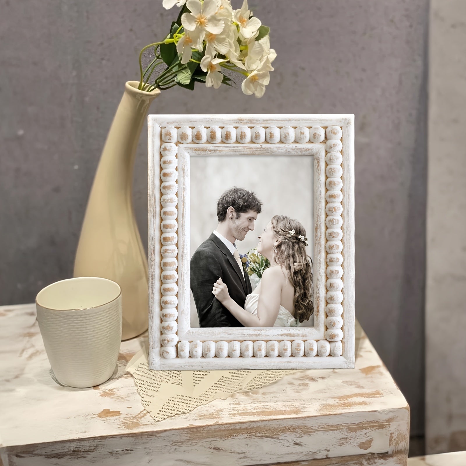 Rustic Distressed 3-Photo Folding Collage Picture Frame with Wood Beads - 3-Panel Tabletop\u002FWall-Mountable Picture Frame Suitable for 4x6 Photos, Farmhouse Decor Gift for Family & Friends